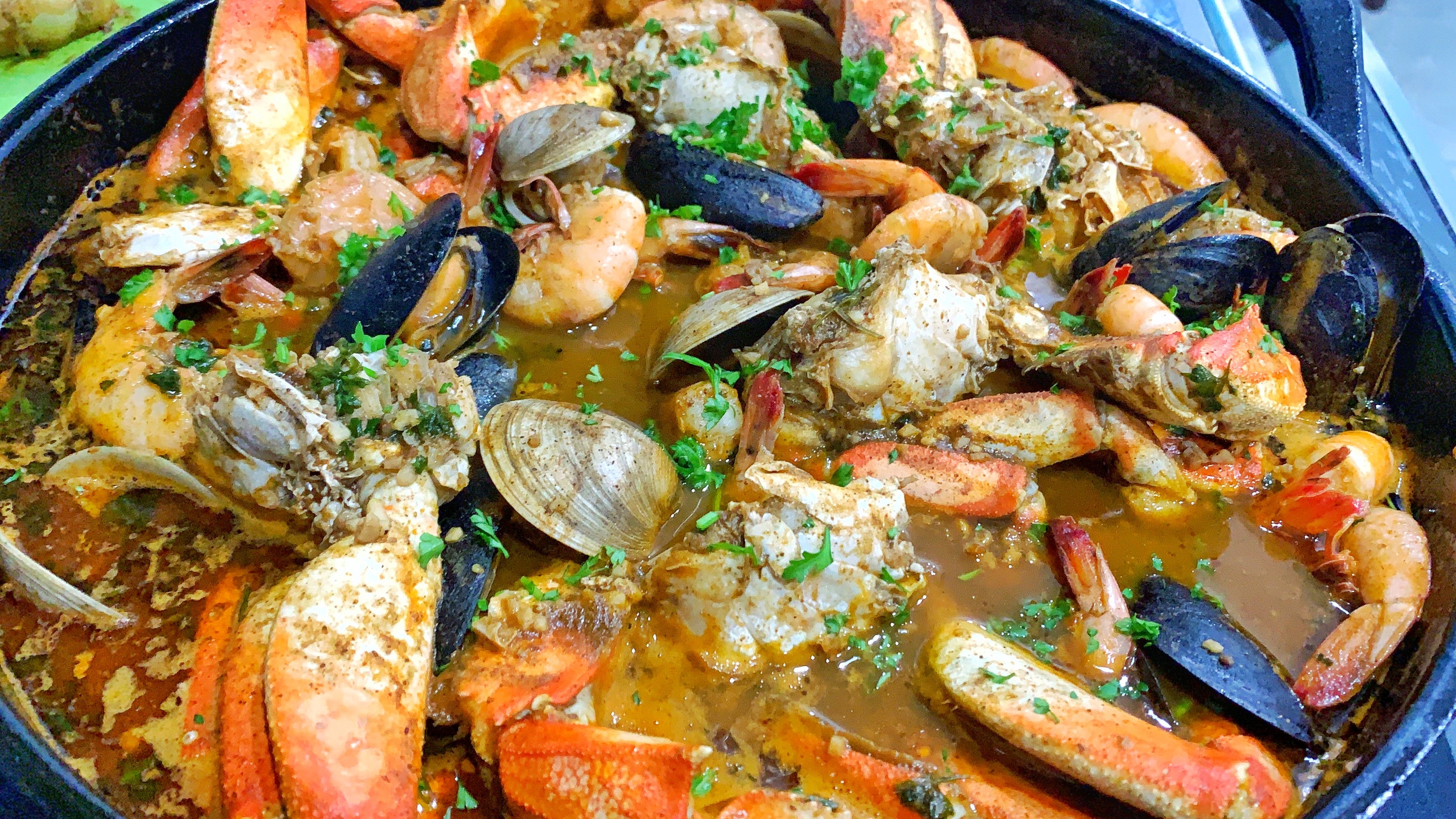 Garlic Crab Boil with Dungeness Crab, Shrimp, Mussels and Clams (GUMBOIL)